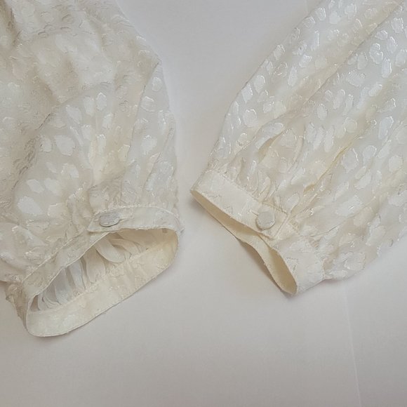 FRAME Spot Jacquard Silk Blend Smocked Peasant Top In Off White - Picture 12 of 16